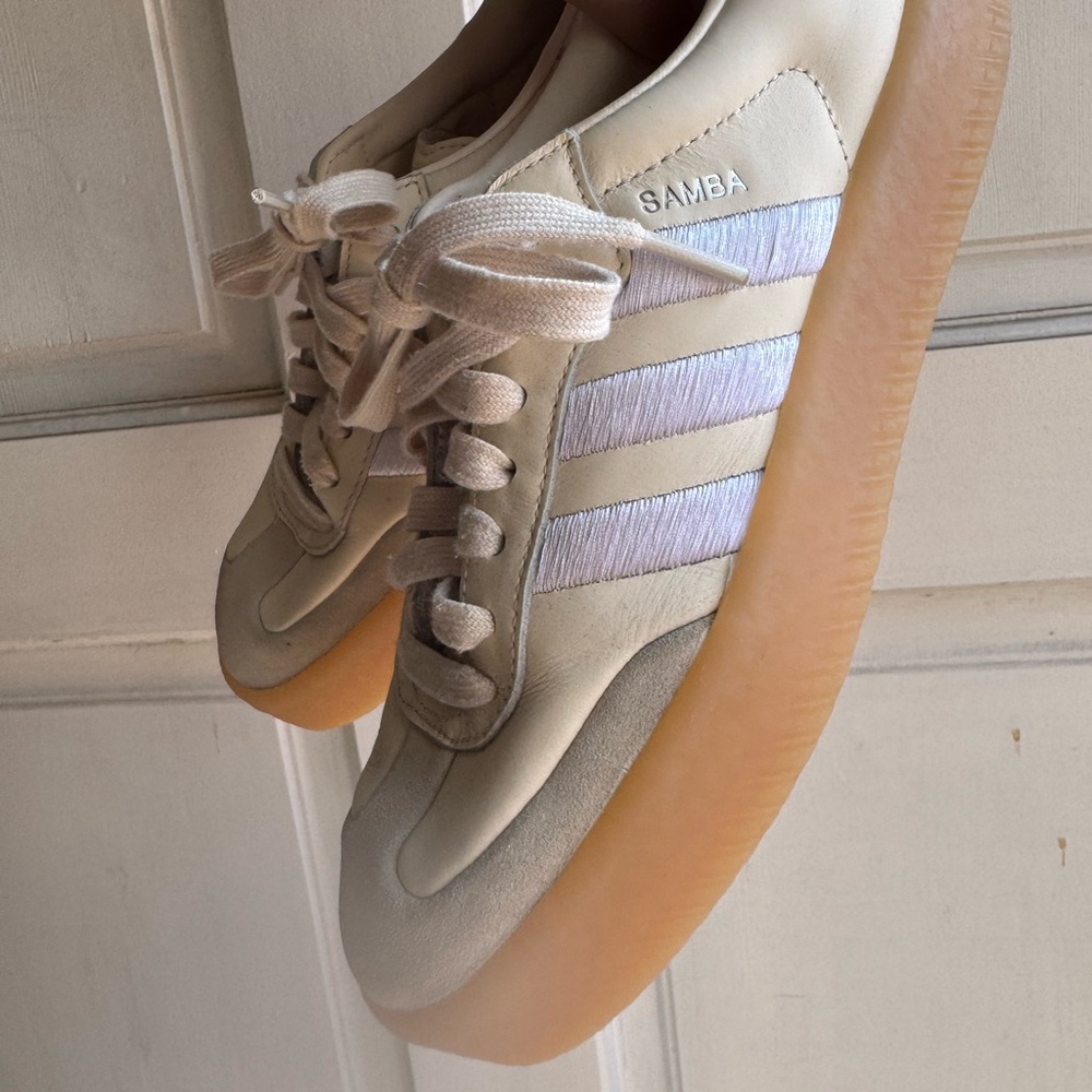 Sz 7 ADIDAS SAMBA Cream, tan and White Sneakers - Picture 4 of 7